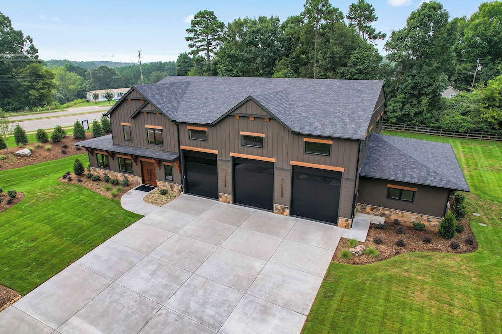 The Luxe Barn Home for 4