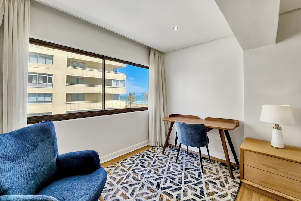 3bed Apartment in Cape Town w Views Ocean Outlook