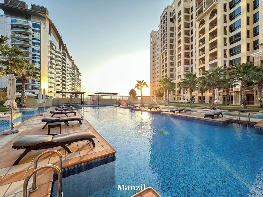 2BR Maid Enjoy Sea Views Palm Jumeirah