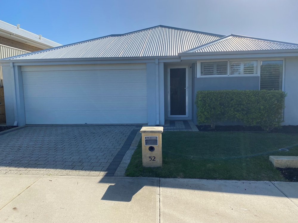 Alkimos Beach Family Accommodation