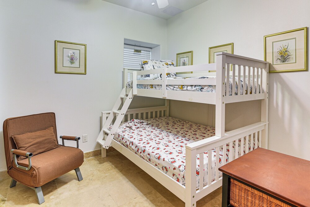 Walk to Galveston Beach: Family Condo w/ Pool