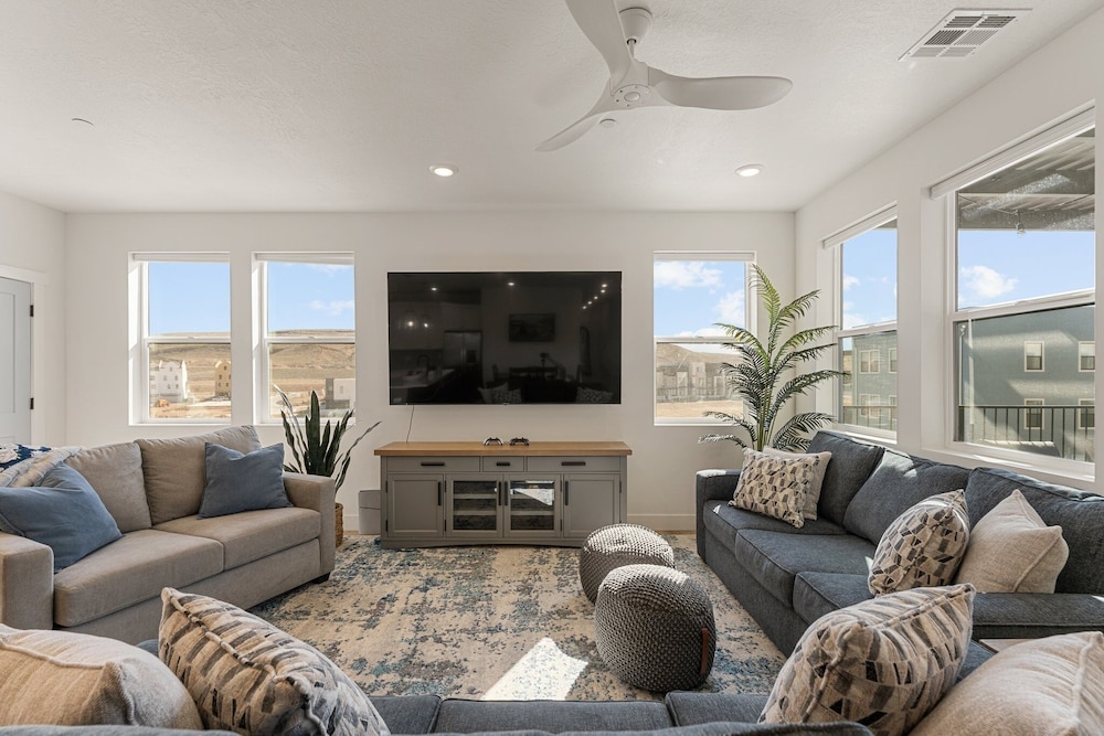Red Rock Lagoon 3 Bedroom Condo