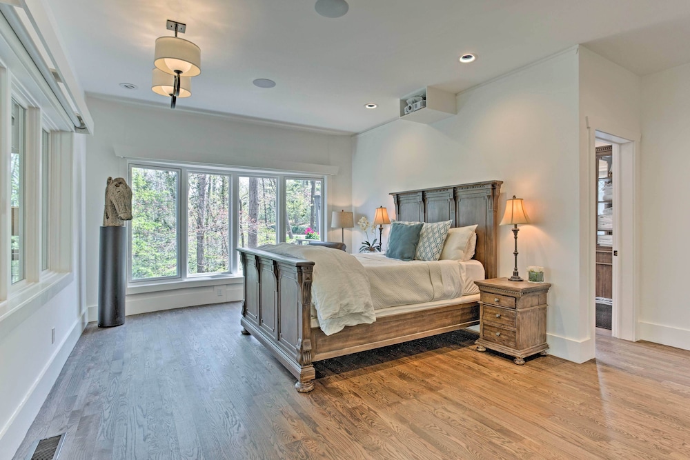Spartanburg Vacations - Enchanting Tryon Home w/ Hot Tub  14 Mi to Tiec! - Property Image 4