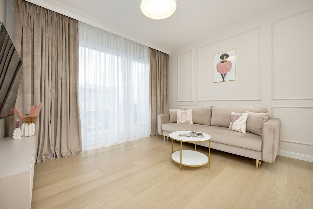 Stylish Apartment 7th Floor by Renters