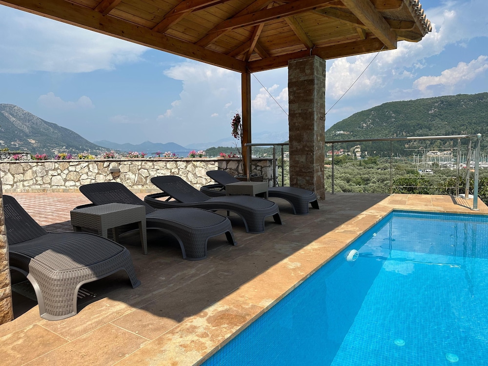 Smaragdine Blue Villa