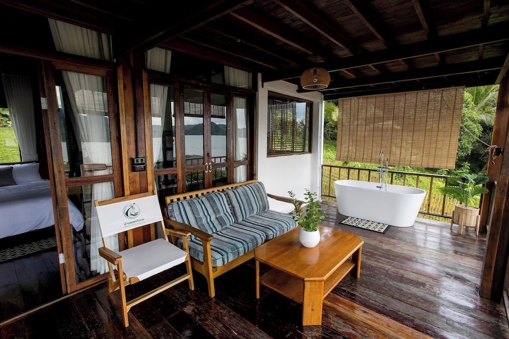 Baan Lhong View Lay