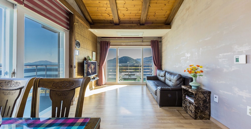 Namhae Oceanview Pension