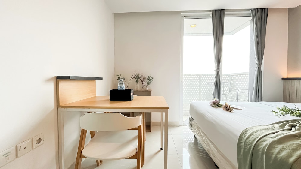 Spacious Studio Apartment West Vista Near Rawa Buaya Station