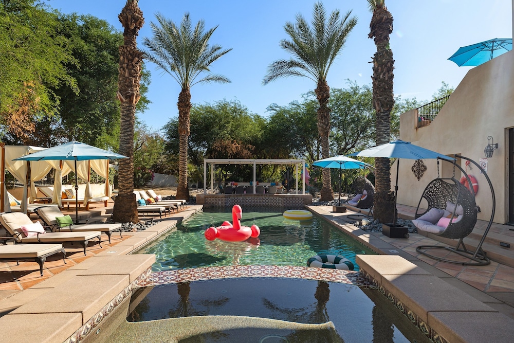 Villa del Gallo by Avantstay Luxury Group Retreat Pool Putting Green