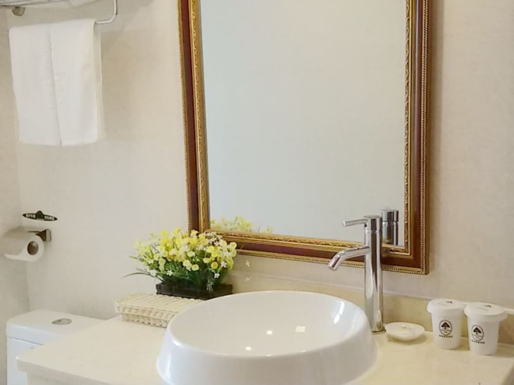 GreenTree Inn LaiBin DaQiao Road YeJin Road Express Hotel