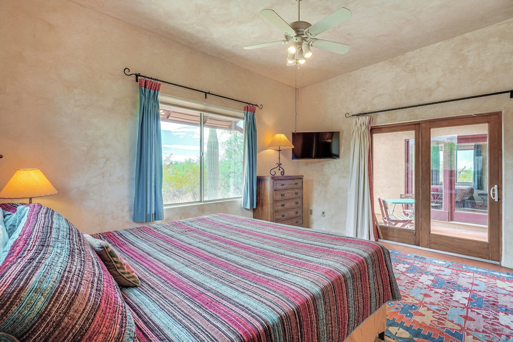 Chic Tucson Casita w/ Deck & Panoramic Views!