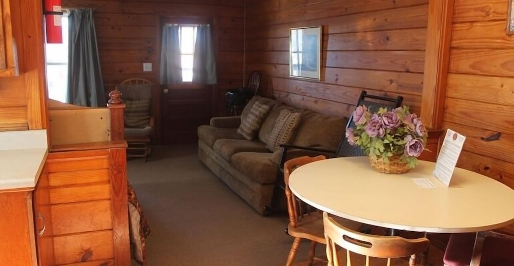 Aurora's Kentucky Lake Cottages