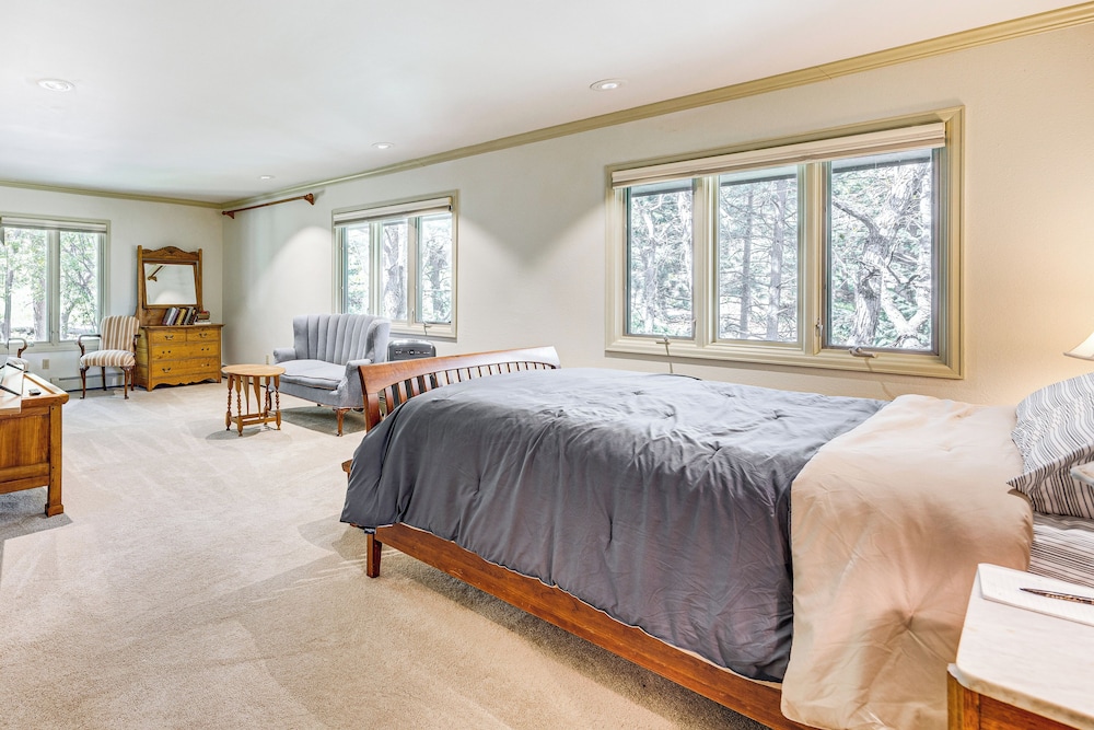 Deck & Mtn Views: Home in Colorado Springs