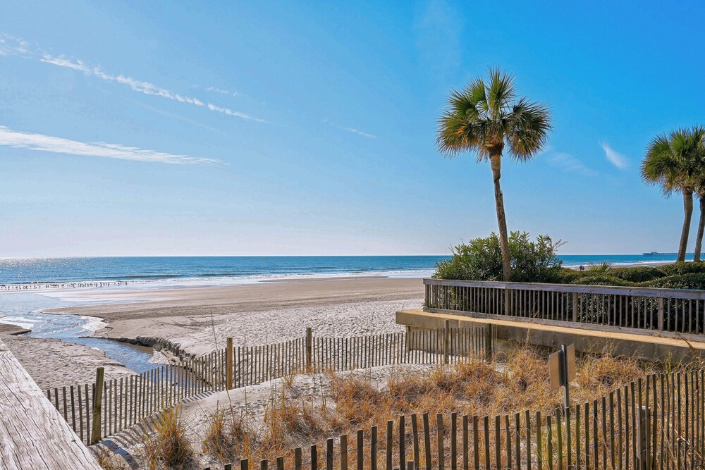 650 Feet to the Beach! Arcadian Shores Townhome