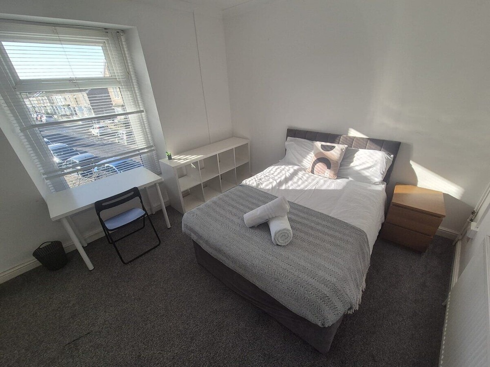 City Centre 6-bed Swansea Getaway