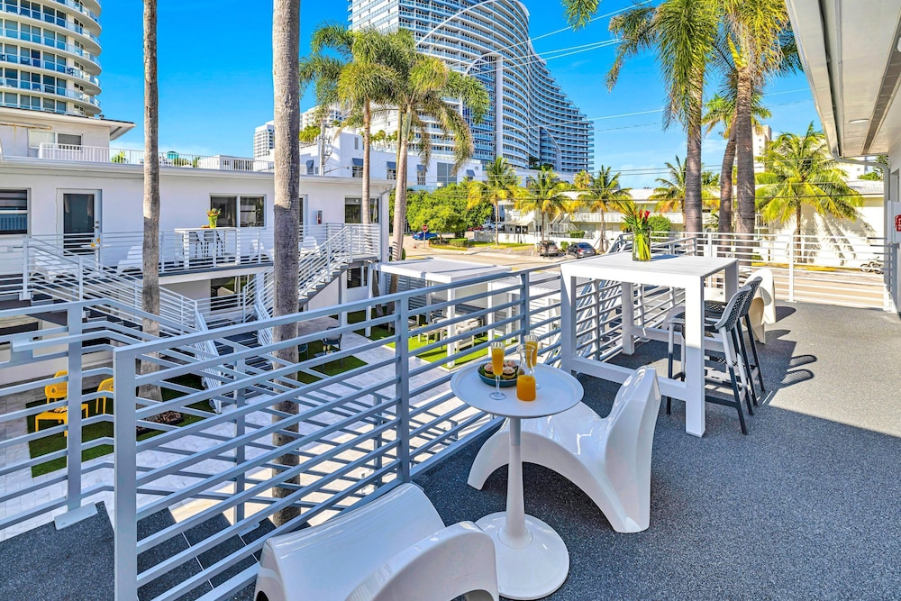 Beach Condo King Bed Lush Patio w BBQ Birch Key Four