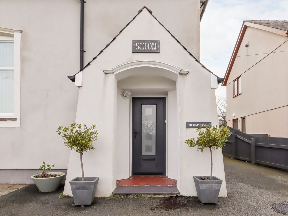 Caernarfon Vacations - Yr Hen Festri - Property Image 2