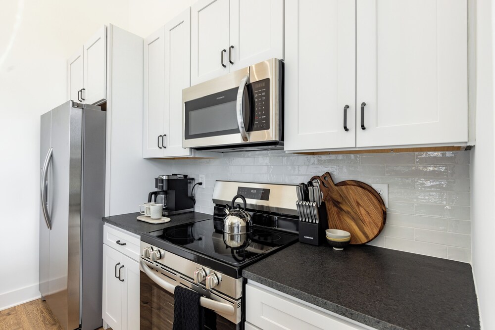 The Heights by AvantStay – Modern Condo Minutes from Broadway