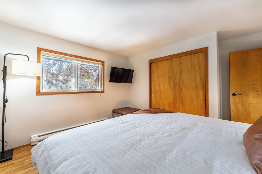 345 Rainbow Court