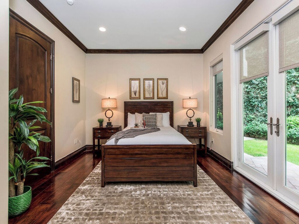 Robmar Mansion - Beverly Hills Mediterranean Estate With Pool & Sport Court