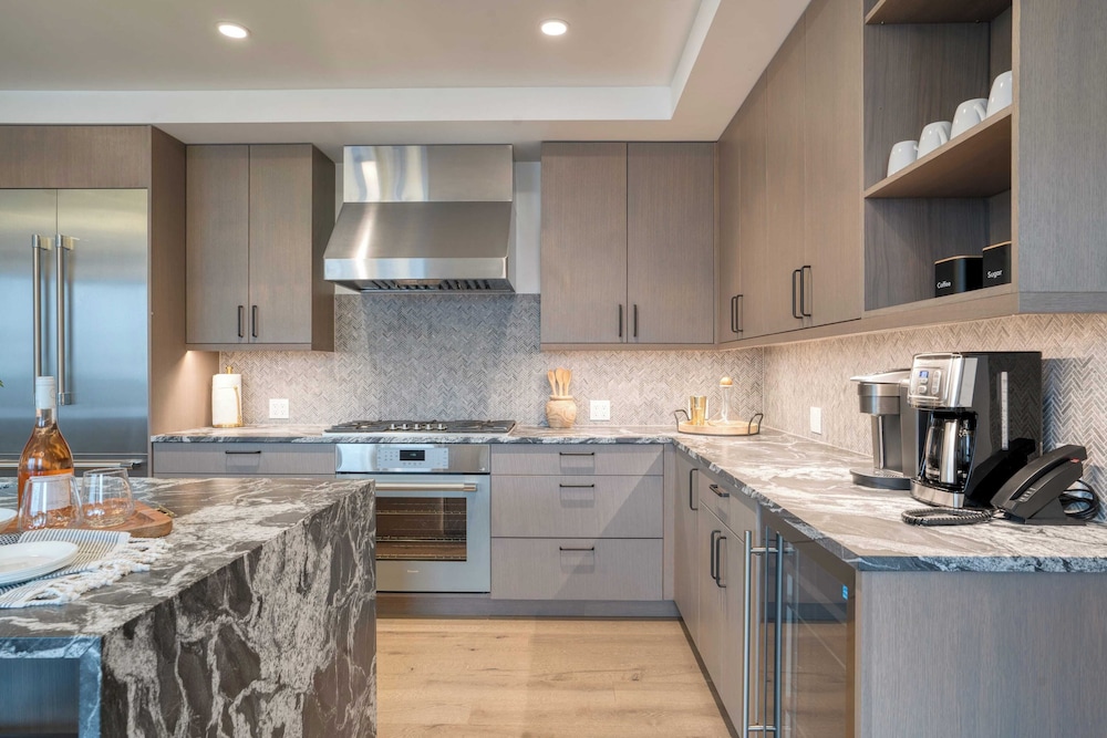 Luxe 3bdr Near Vail w/ Views Gym, Pool, Game Room Alpine Oasis at Frontgate