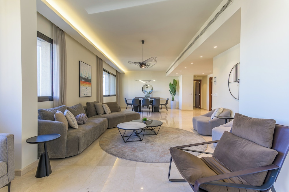 Achrafieh Gate - Modern 3-BR Apartments