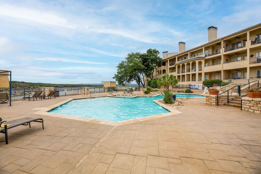 Hill Country Island Retreat
