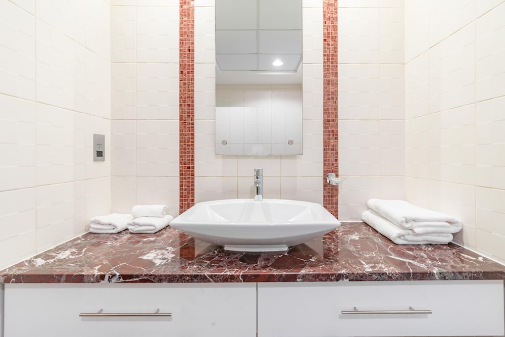 Lux BnB Duplex Casa Private Garden JBR