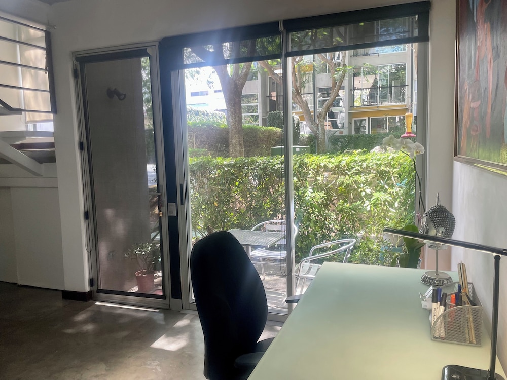 Beautiful Spacious Loft 2 Bedrooms 2 Full Baths 2 car Garage in Downtown