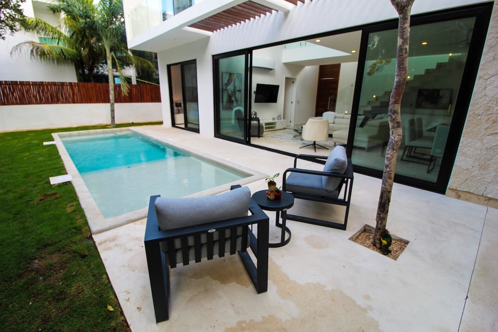 Bahia Principe Vacation Rentals - Four-Bedroom House