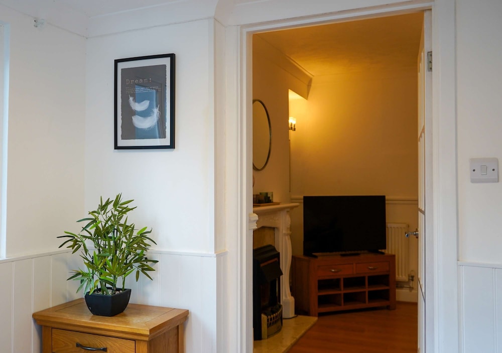 Ivy Cellar With 2 Bedrooms and 1 Bathrooms