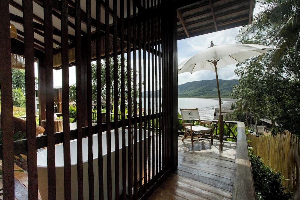 Baan Lhong View Lay