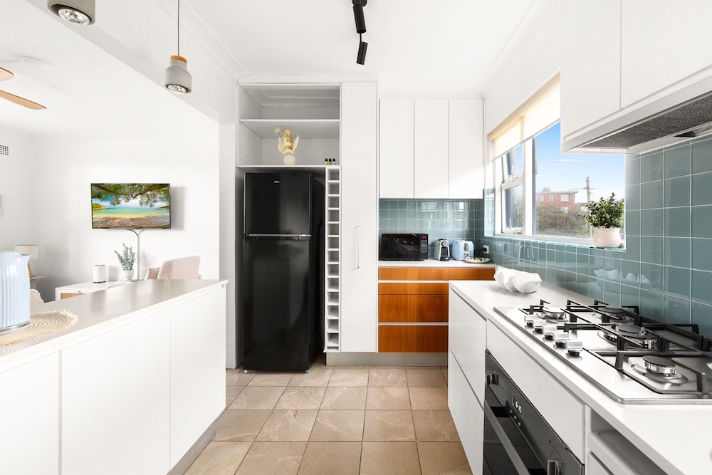 Bright 2-bed Flat With Balcony in Vaucluse