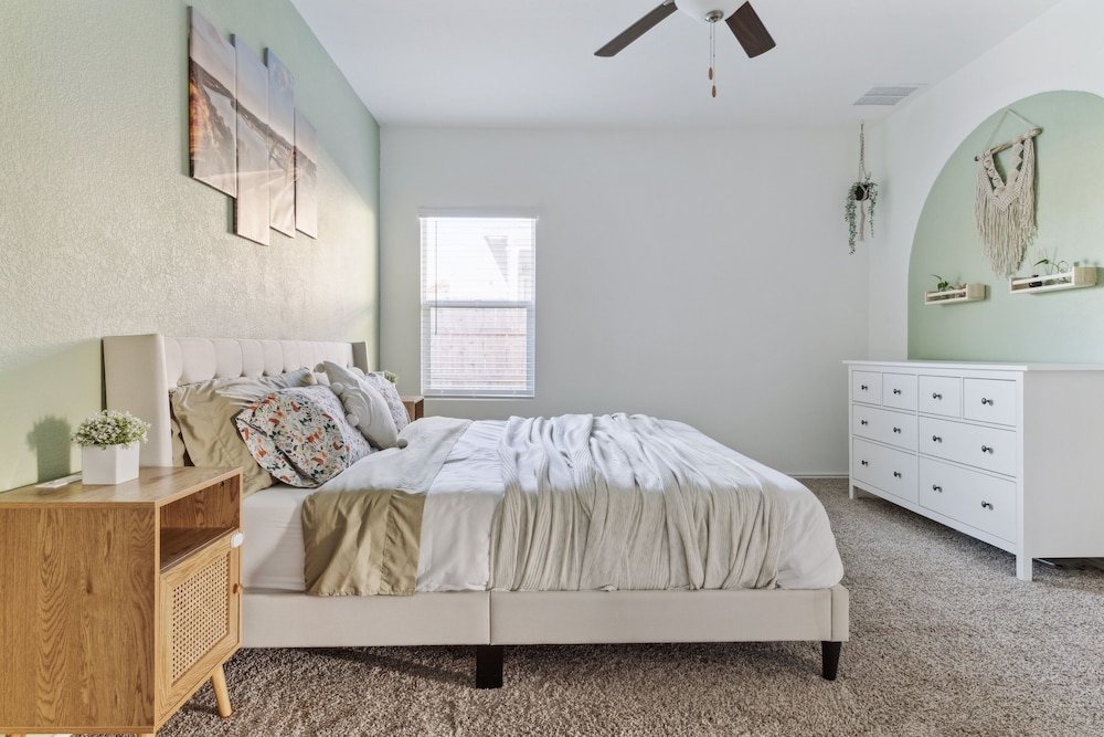 Austin Getaway: Come, Stay, And Play! 4 Bedroom Home by RedAwning - Image 4