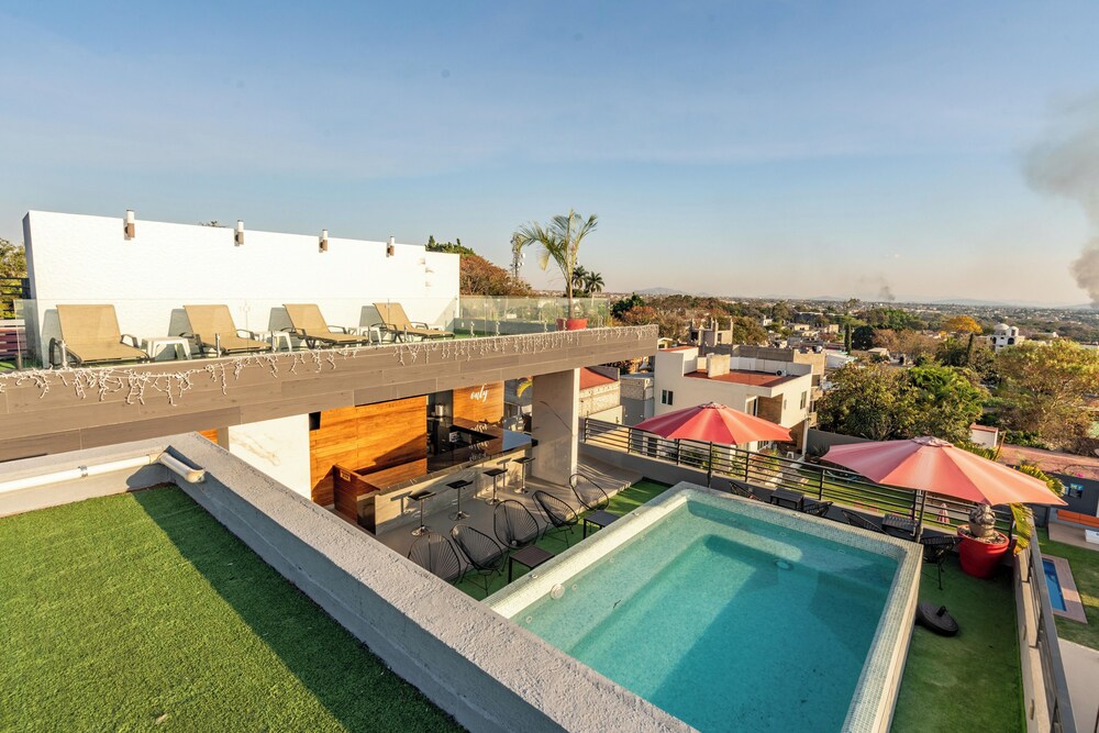 Loft with Pools and Rooftop Sky Bar