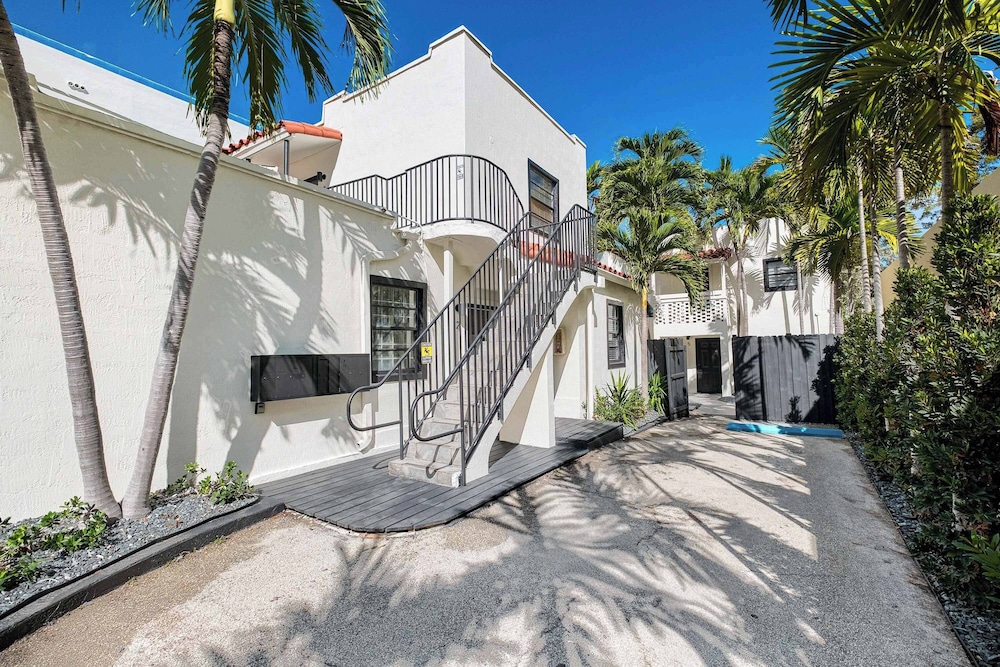 Retro Miami Getaway With Free Parking 1 Minute From Beach