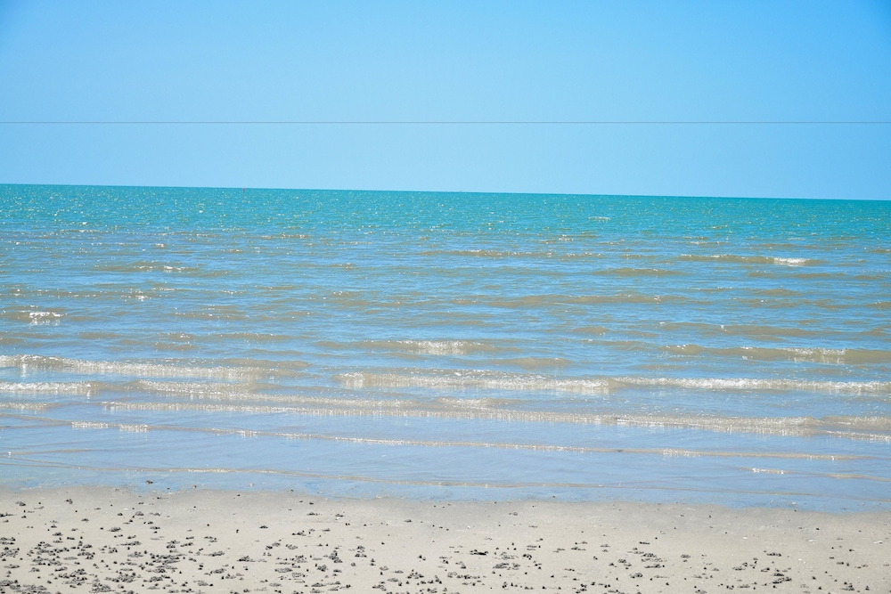 Sea Memories White Sand Beach Hotel