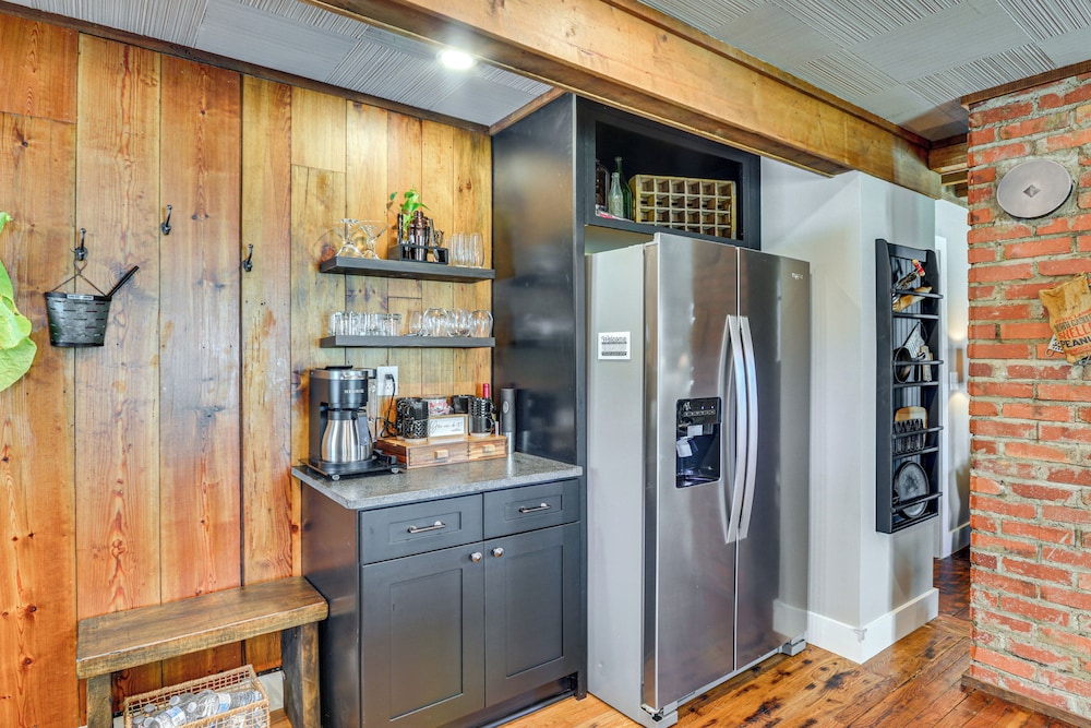 Cozy Cottage: Nature-filled Winston-salem Retreat!