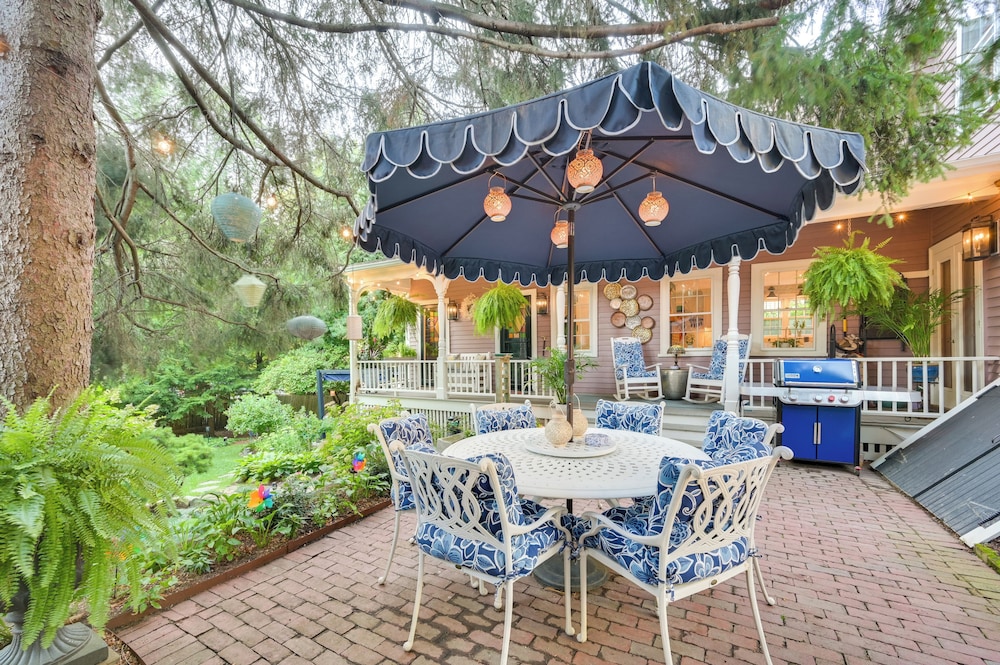 < 1 Mi to Dtwn Salem: Apt w/ Shared Patio & Yard!