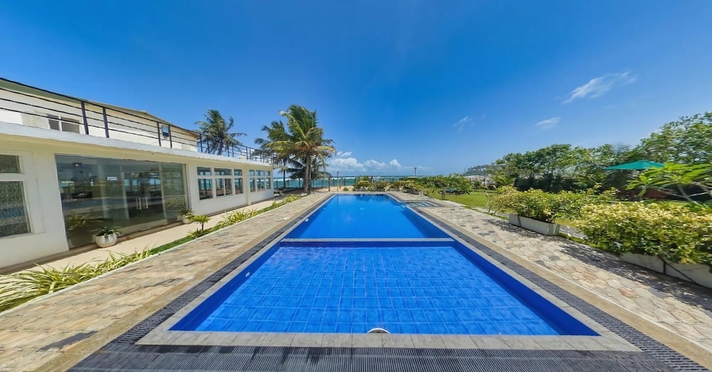 Manara Beach Resort