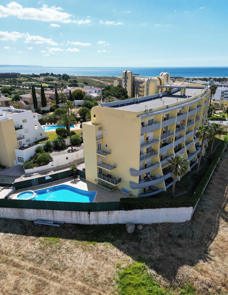 Urban Beach - Izato Paraíso