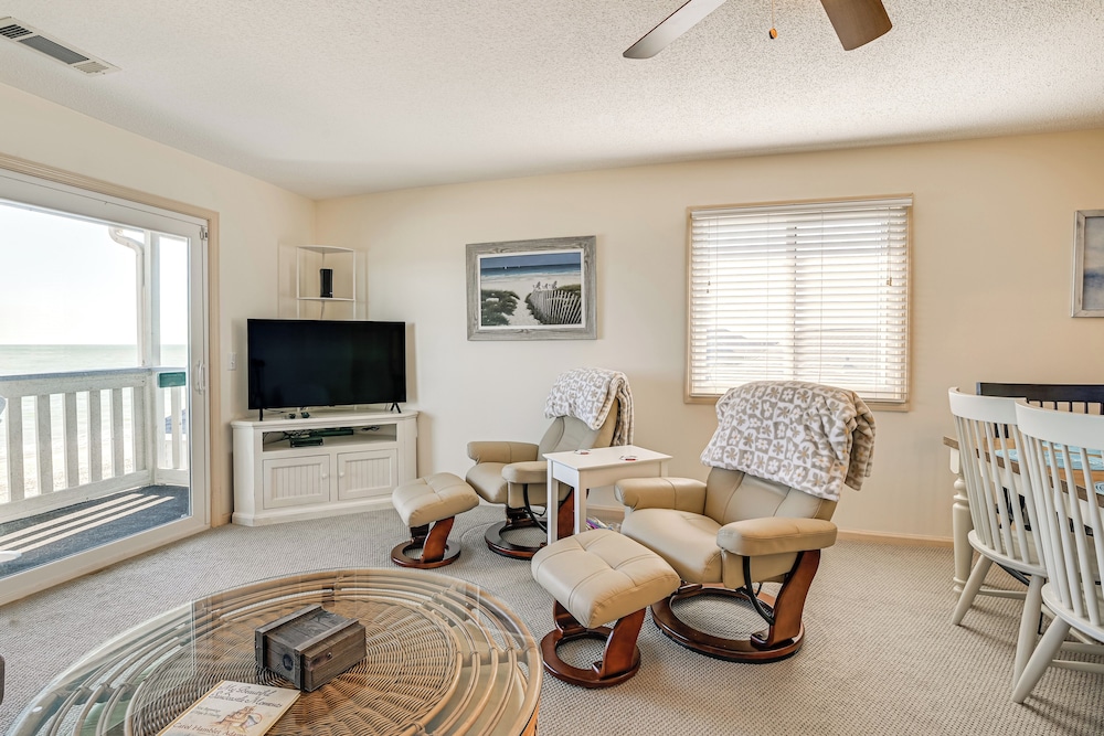 Oceanfront Condo w/ Pool Access in Surfside Beach!