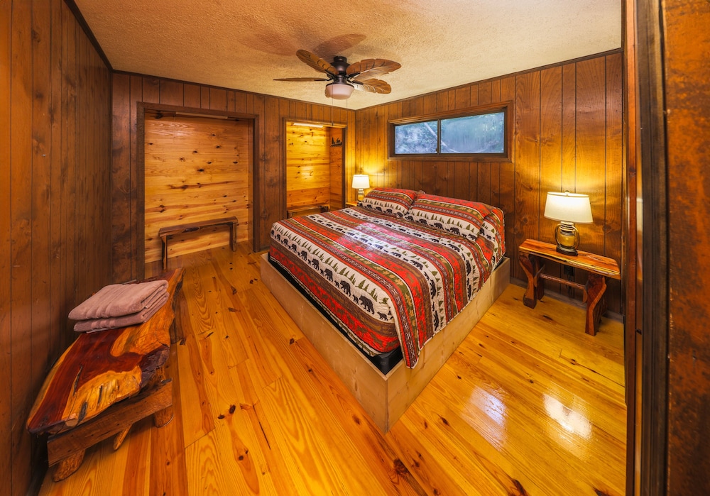 Bear Creek Lodge and Cabins in Helen Ga - Pet Friendly, River on Property, Walking Distance to downtown Helen
