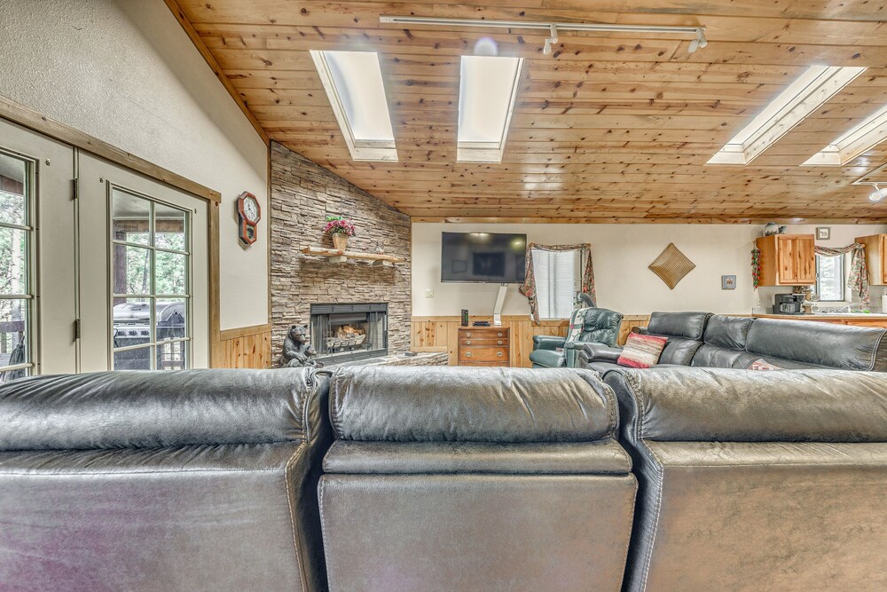 Cozy Ruidoso Cabin w/ Hot Tub, Near Skiing! view 3