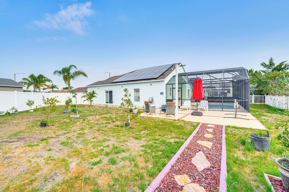 Private Pool & Yard: Family Getaway in Davenport
