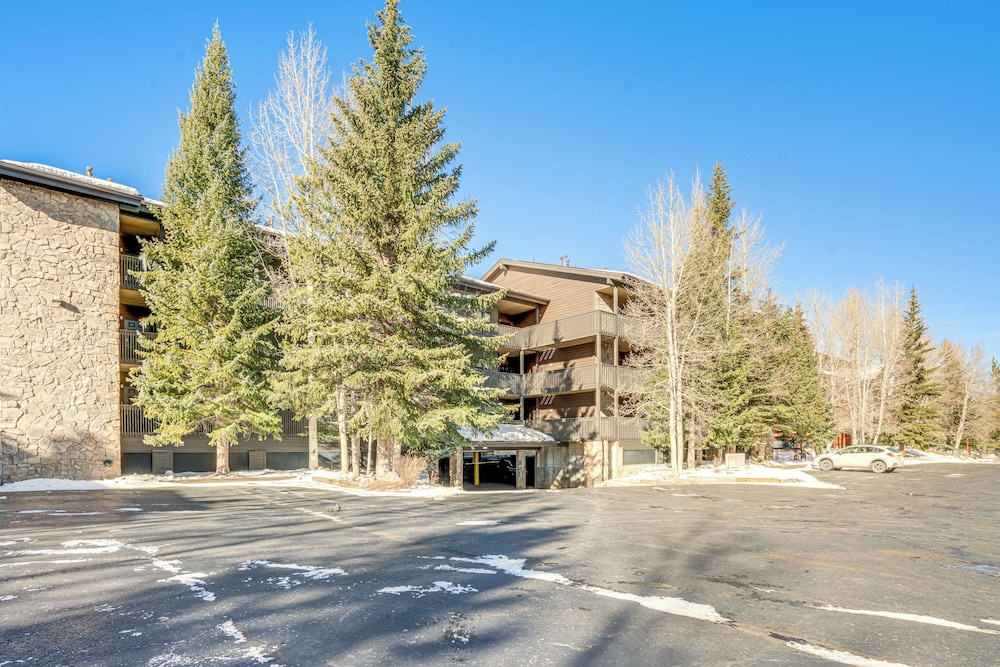 Steps to Main Street: Mtn-view Frisco Condo