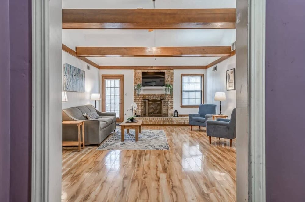 Hardwood Guesthouse