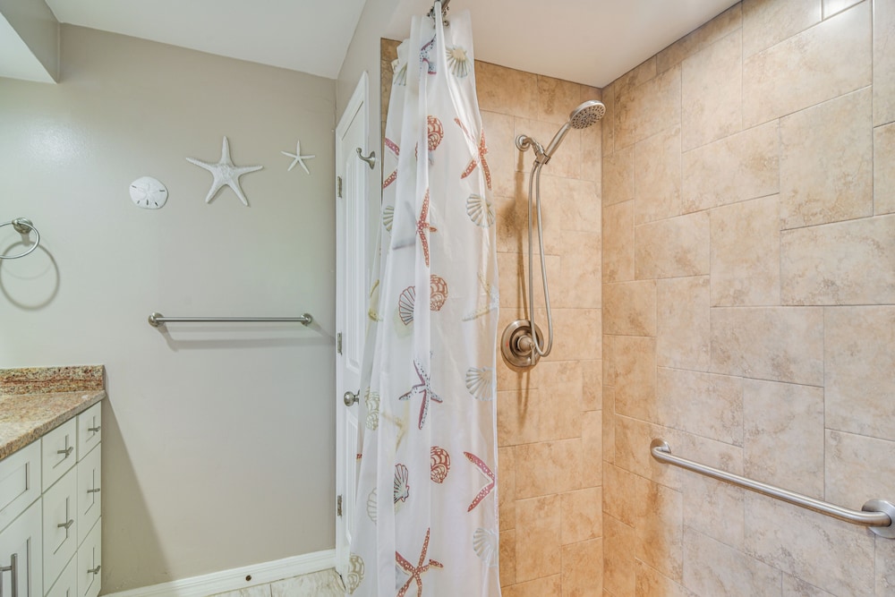 6 Mi to Clearwater Beach: Home w/ Furnished Lanai