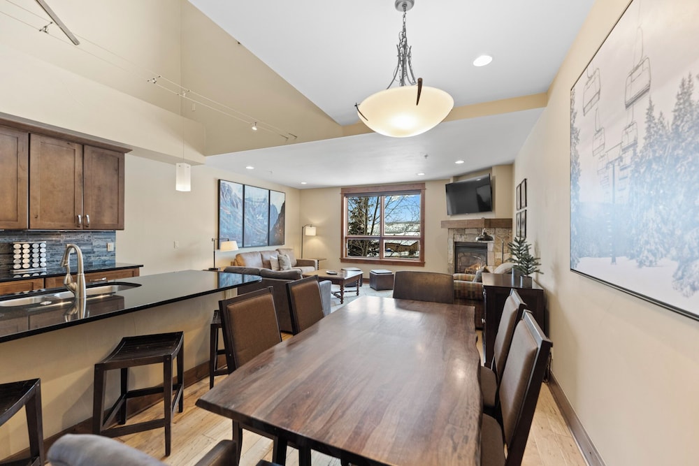 Watertower Place Condos Unit 202, Building B