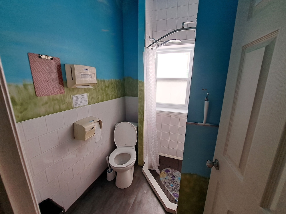 Levis Vacations - Auberge Jeunesse LouLou's Backpacker Hostel - Property Image 49